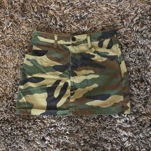 Camo mini skirt